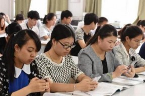 娱乐吃瓜酱大学生上课